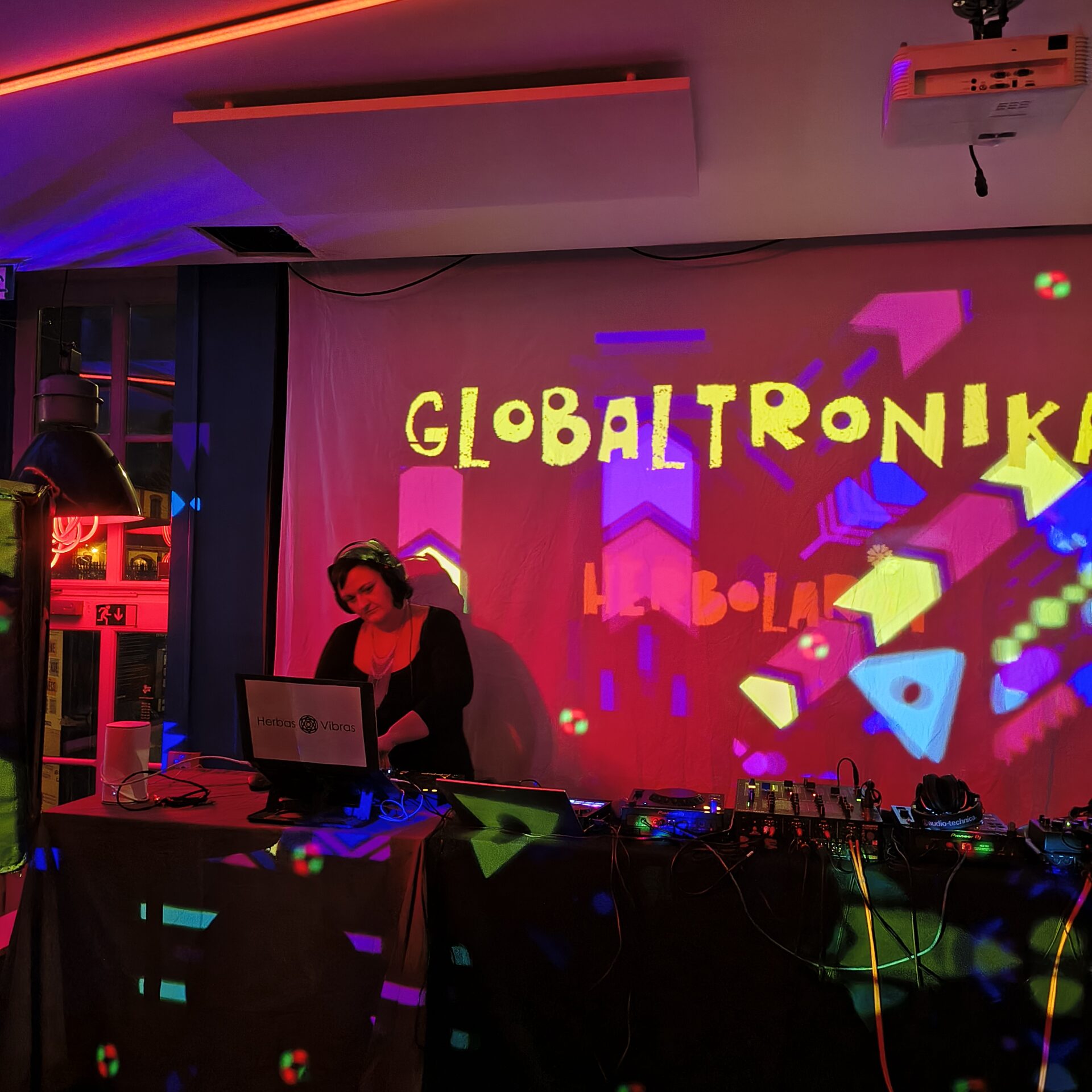 Globaltronika vol. 5