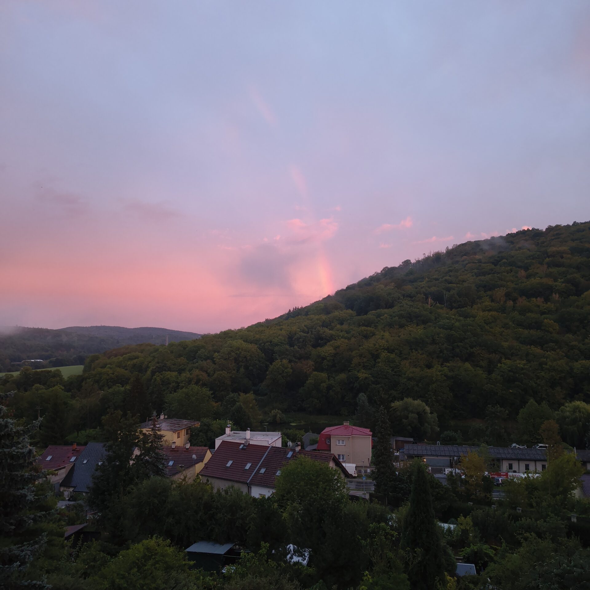 Podvečer s&nbsp;duhou